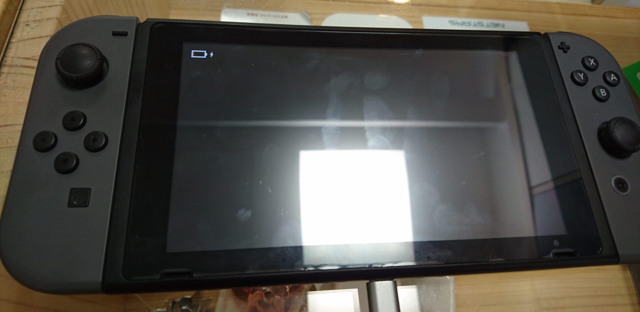 Switchの電源が入らない！画面真っ暗から復活する12秒リセットと対処法