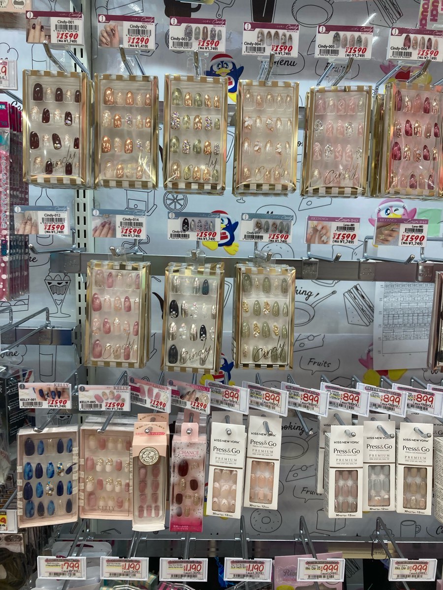 ドンキのネイルチップはなぜ人気？売り場や値段と持ちの真相を徹底解剖