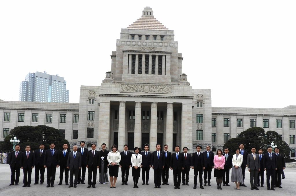 なぜ議員が水着に？元グラドル政治家の現在と挑戦の理由に迫る