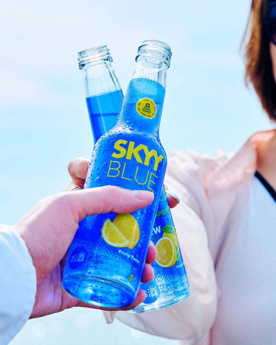 スカイブルーのお酒が消えた理由とは？販売終了の真相と現在の状況