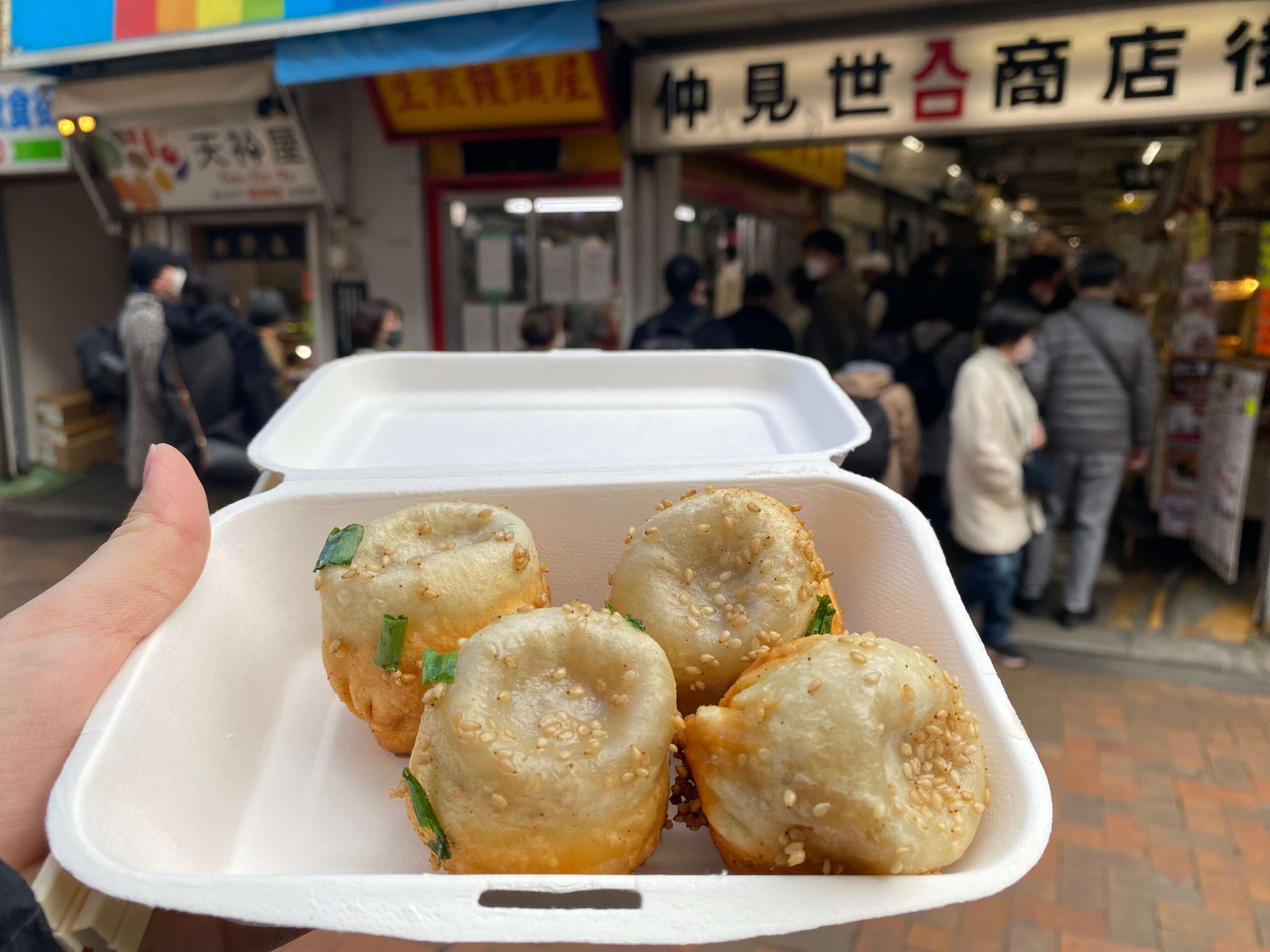 町田名物・小陽生煎饅頭屋の焼き小籠包！行列の真実と火傷ゼロの食べ方