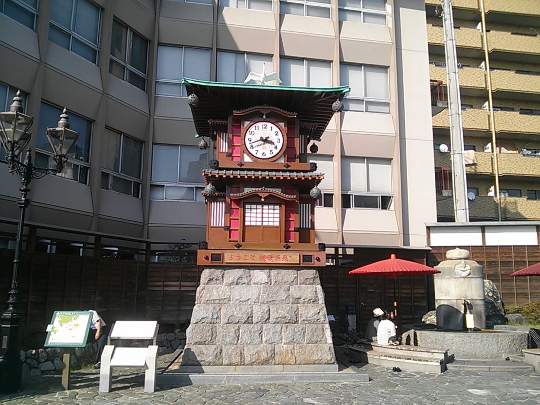 坊っちゃんカラクリ時計の上演時間と仕掛けの秘密｜道後温泉の最新ガイド