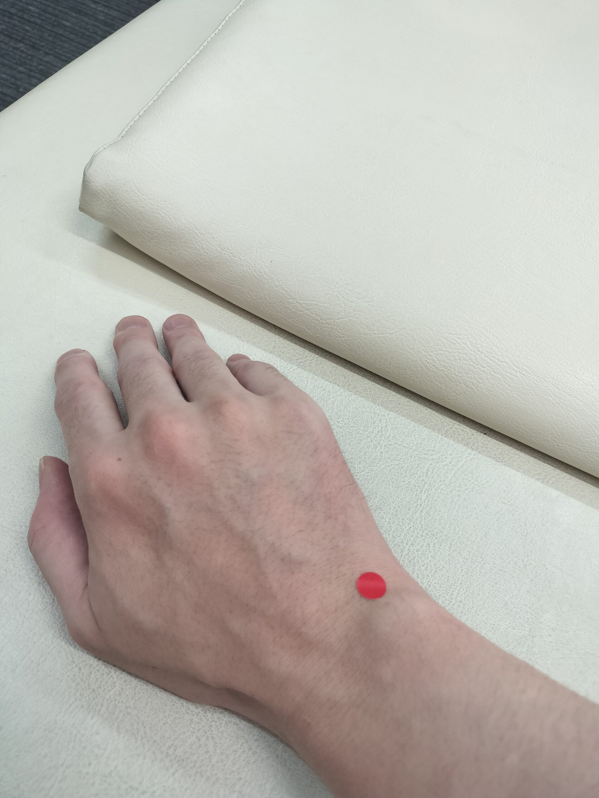 Tfcc損傷の湿布の貼り方決定版！手首小指側の痛みを劇的に和らげる