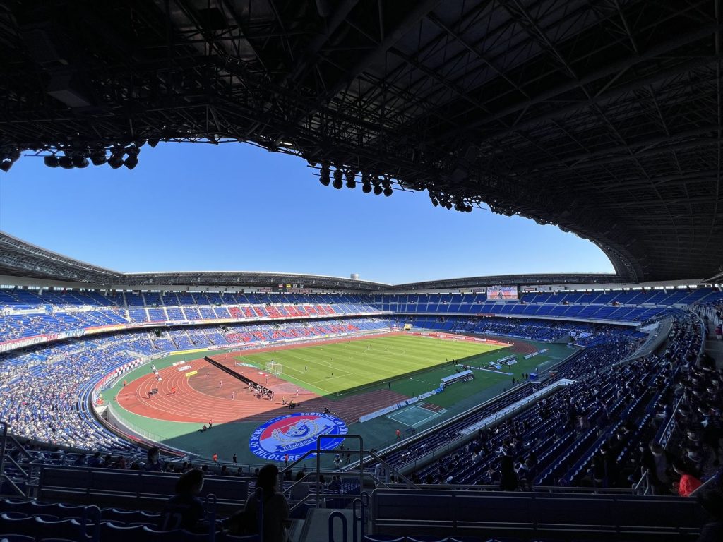 日産スタジアムのキャパ7.2万人の真実！座席見え方と動員数の裏側