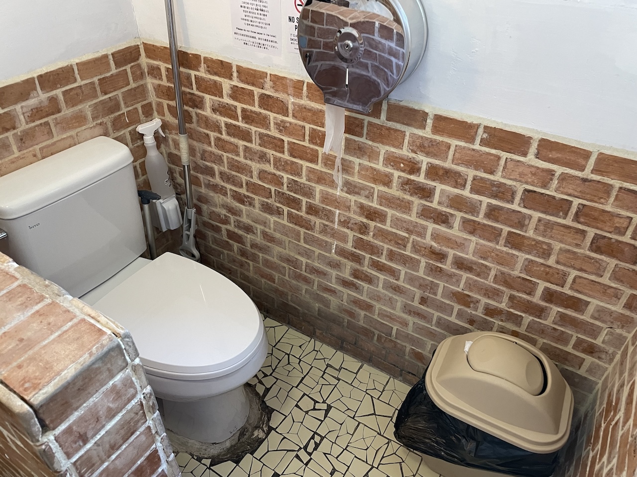 韓国のトイレで紙は流せる？2026年最新事情と見分け方