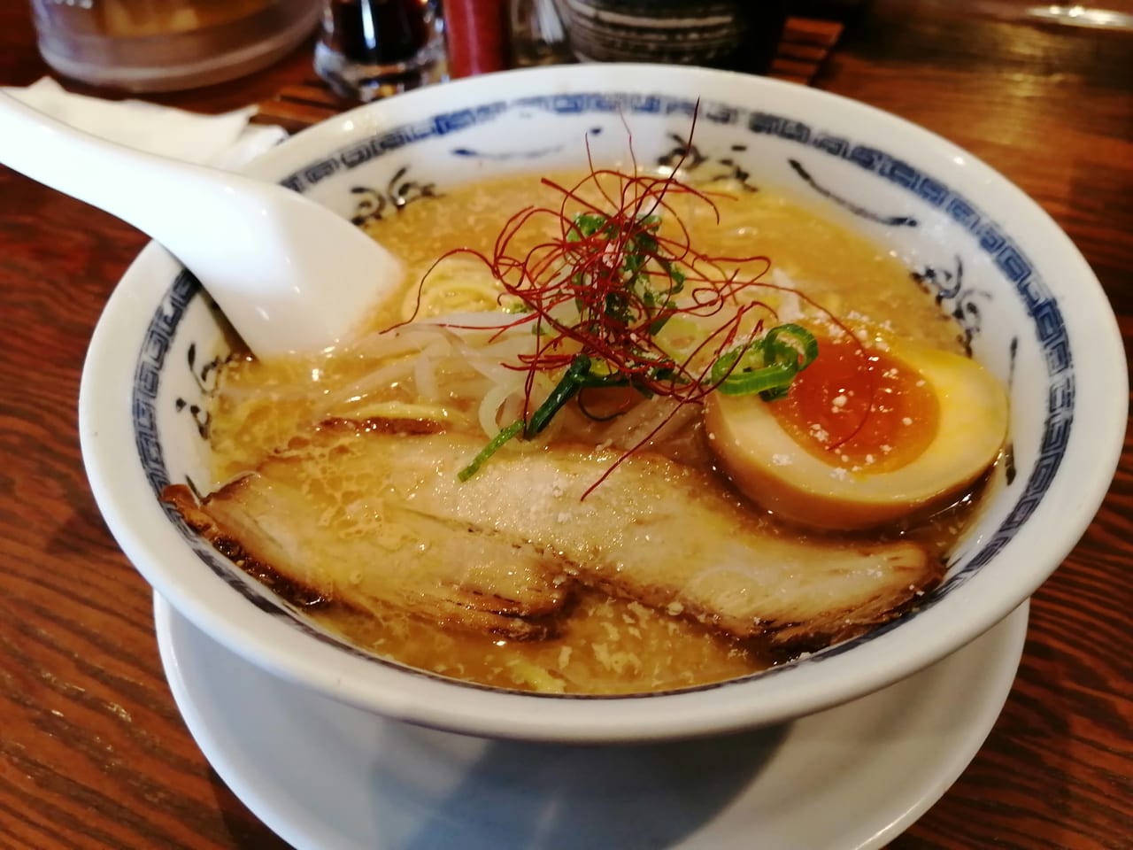 津市すみれ本店の行列理由は？名物味噌の評判と駐車場・混雑回避策を検証