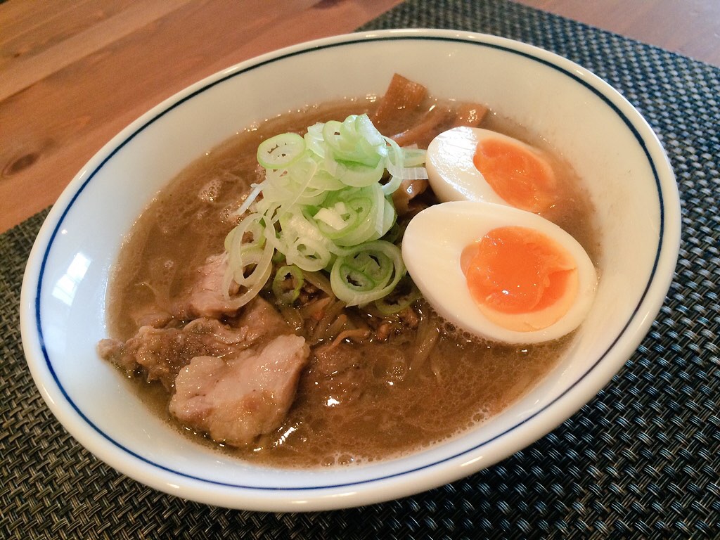 すみれ味噌ラーメン完全再現レシピ！冷めないラードと隠し味の正体