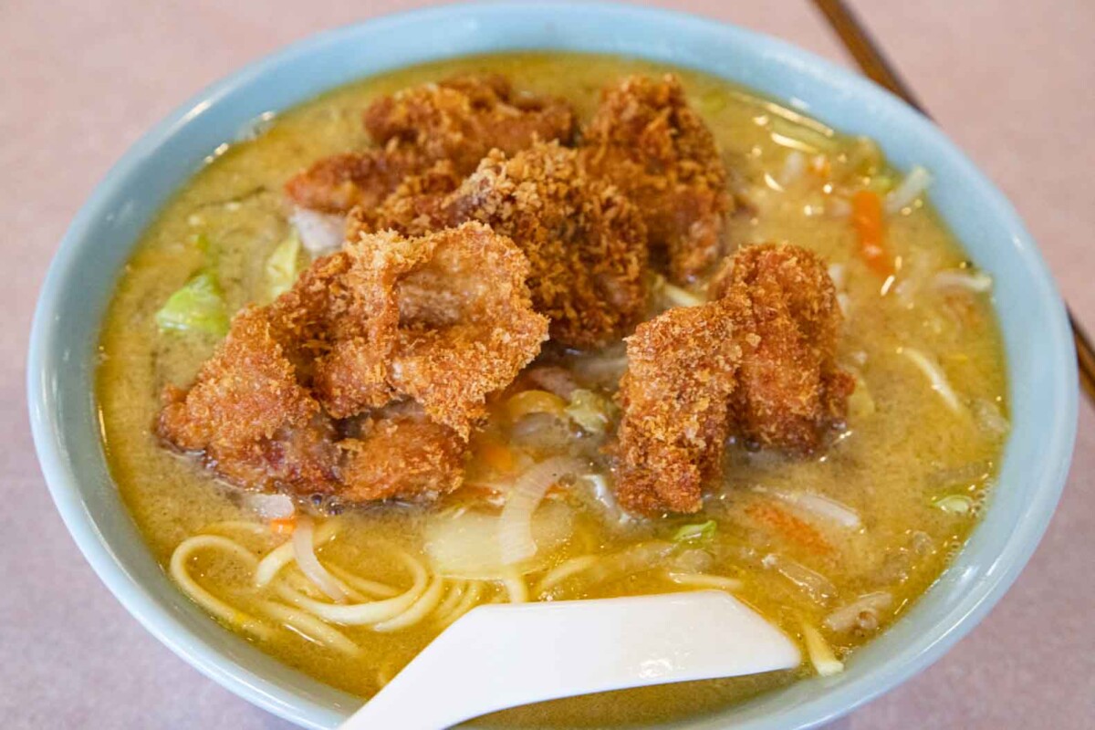 北九州ソウルフード「銀河のちゃんぽん」熱狂の真相！カツのせと焼きそばを解剖