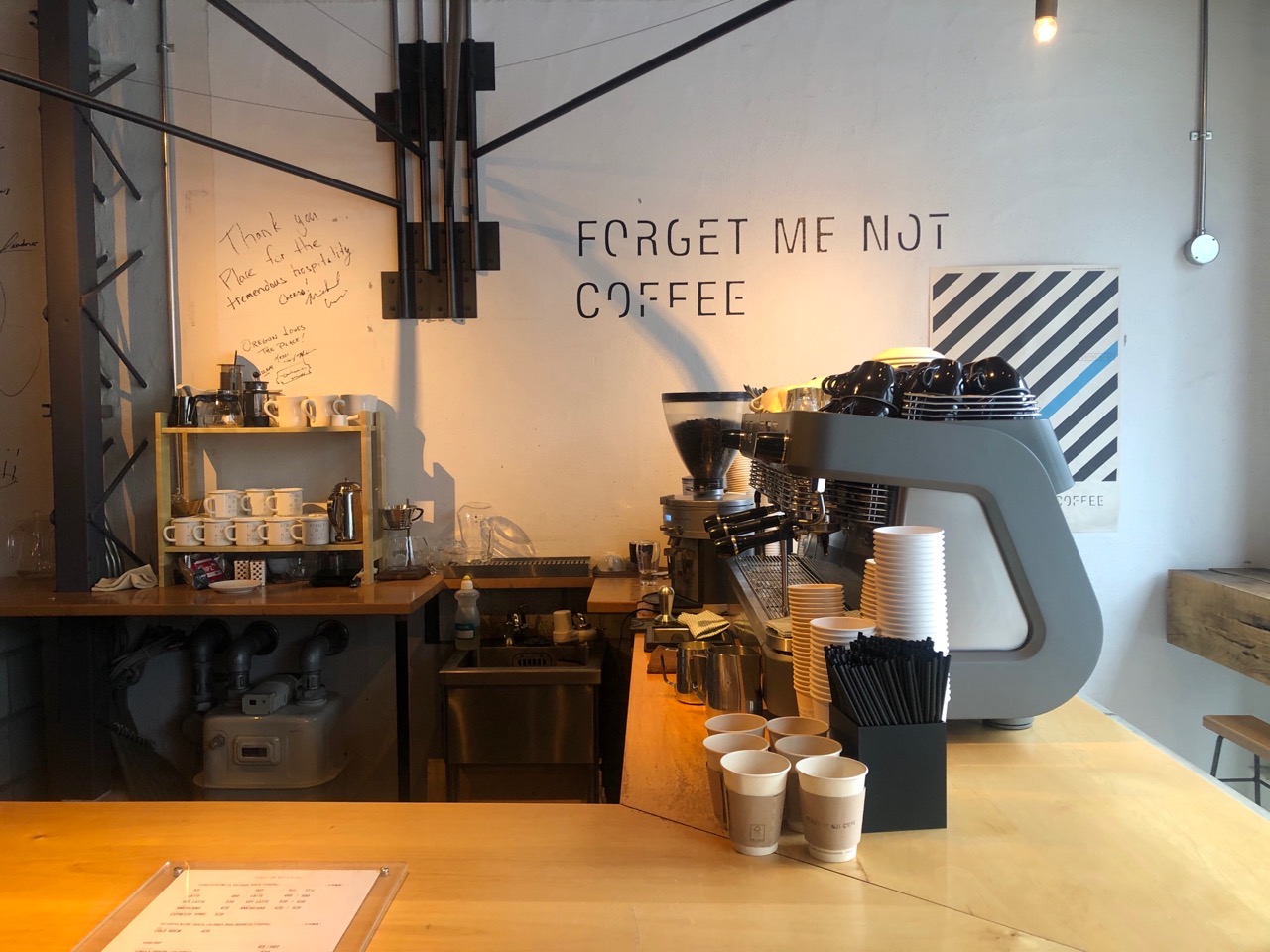 憧れのコーヒー屋さんは儲かるのか？廃業急増の真相と開業資金の現実