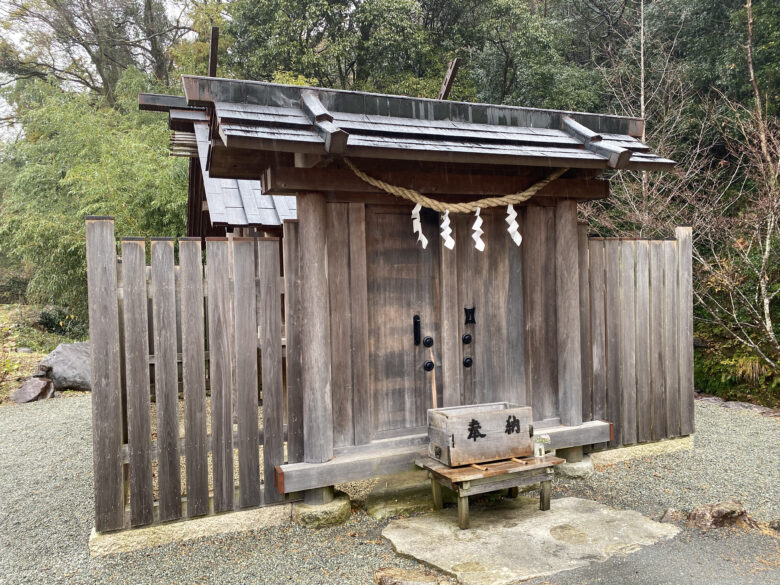 【2026年最新】静寂の滝音が呼び戻す「浄化の力」——静岡・瀧川神社に今、世界中から参拝者が殺到する理由
