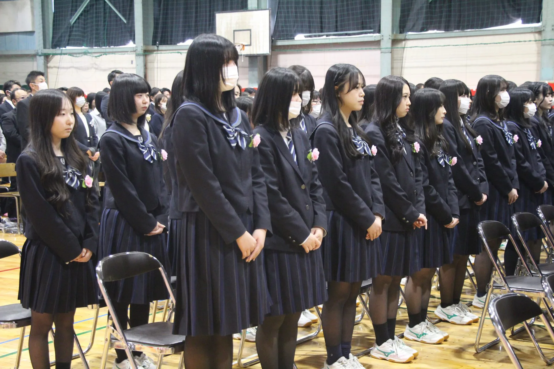 高校卒業式2026最新動向と親の服装｜参加率や定番ソングを徹底解析