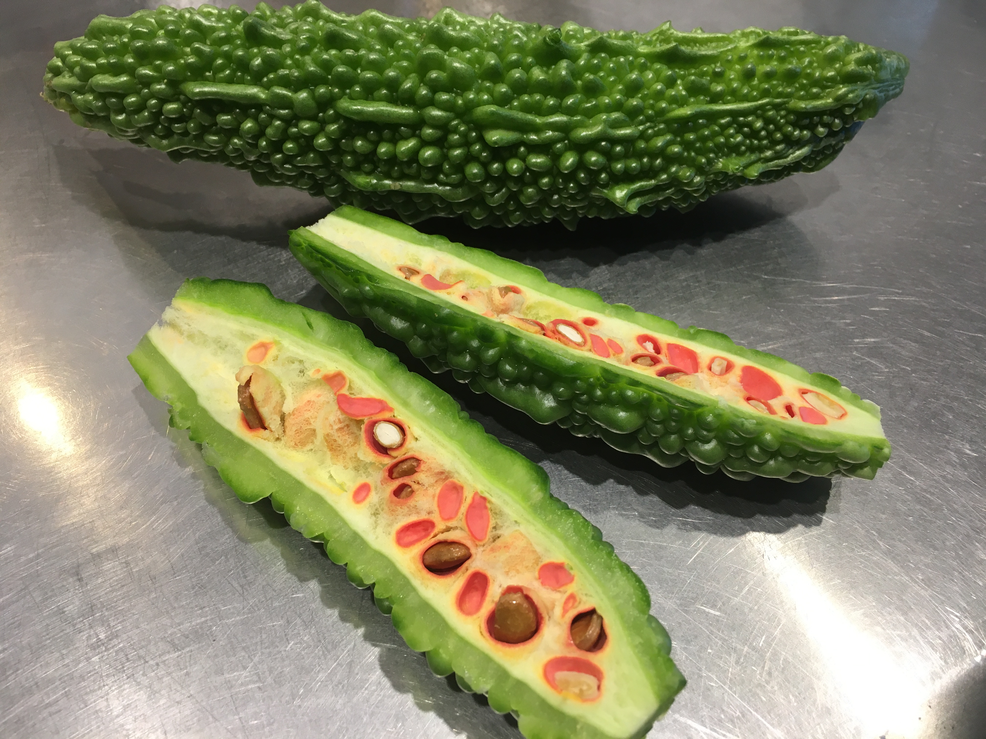 ゴーヤの種が赤いのはなぜ？完熟の甘い証拠と毒性・食べ方を徹底検証