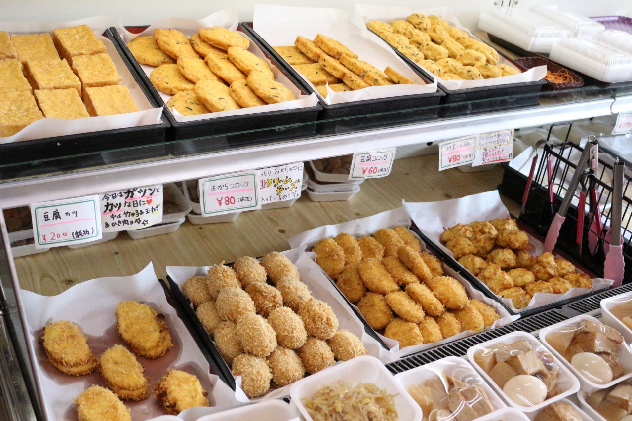 なぜ豆腐工房に行列が絶えないのか？直売所の評判と絶品グルメの真相