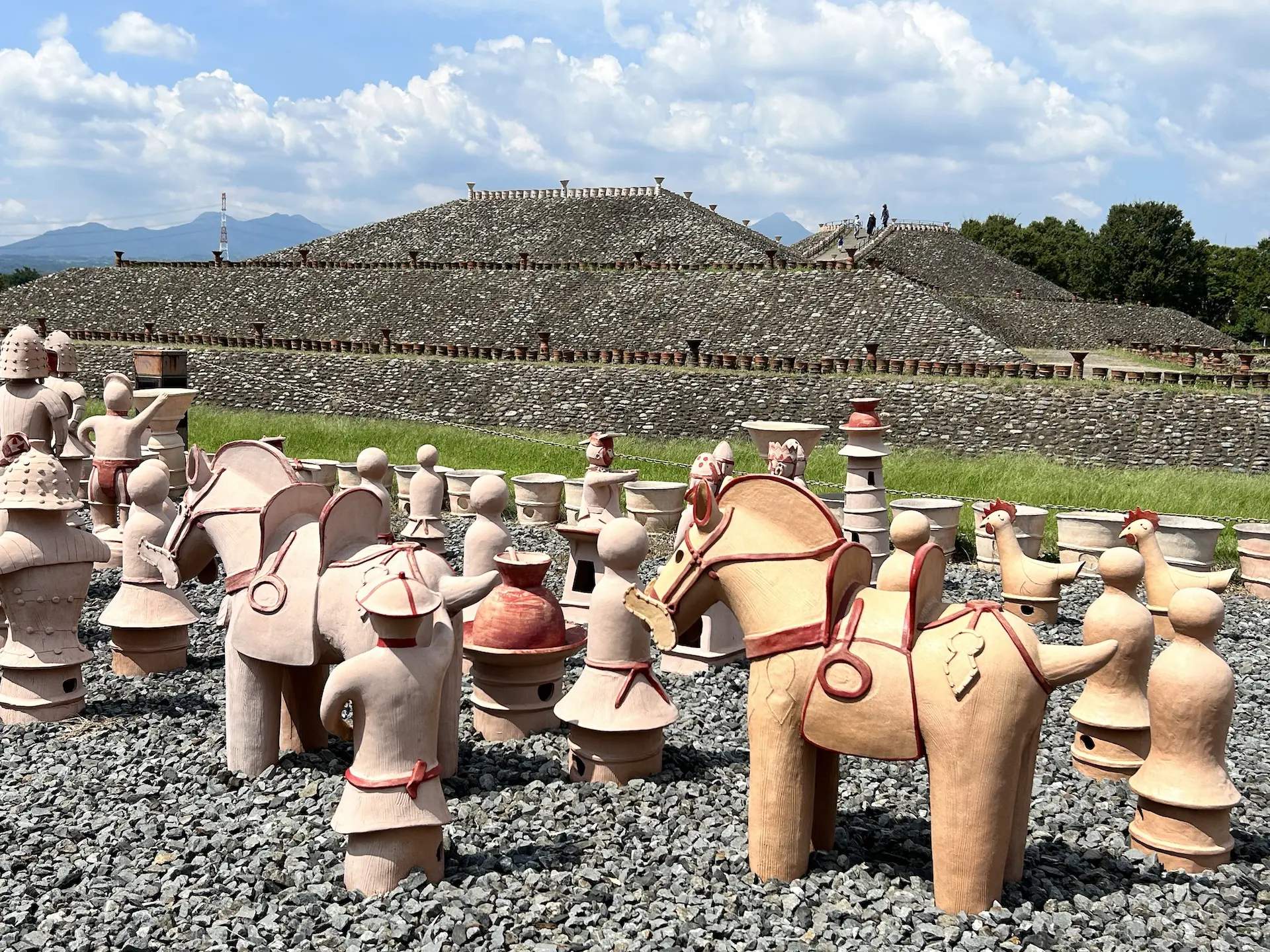 上毛野はにわの里公園の全貌｜無数の埴輪と巨大古墳が放つ圧倒的存在感