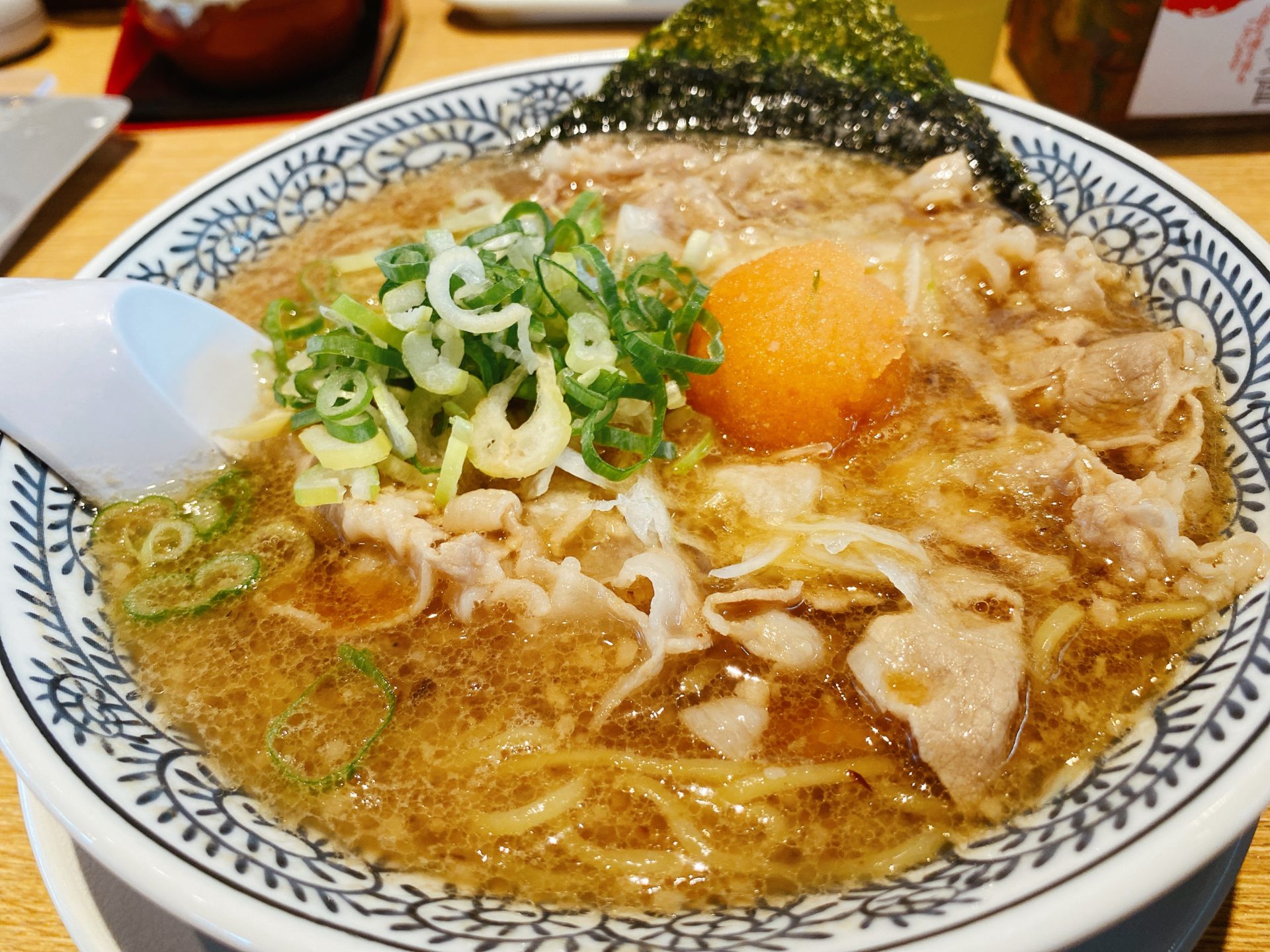 丸源ラーメン岡山高柳店の全貌！名物肉そばの魅力と混雑回避術