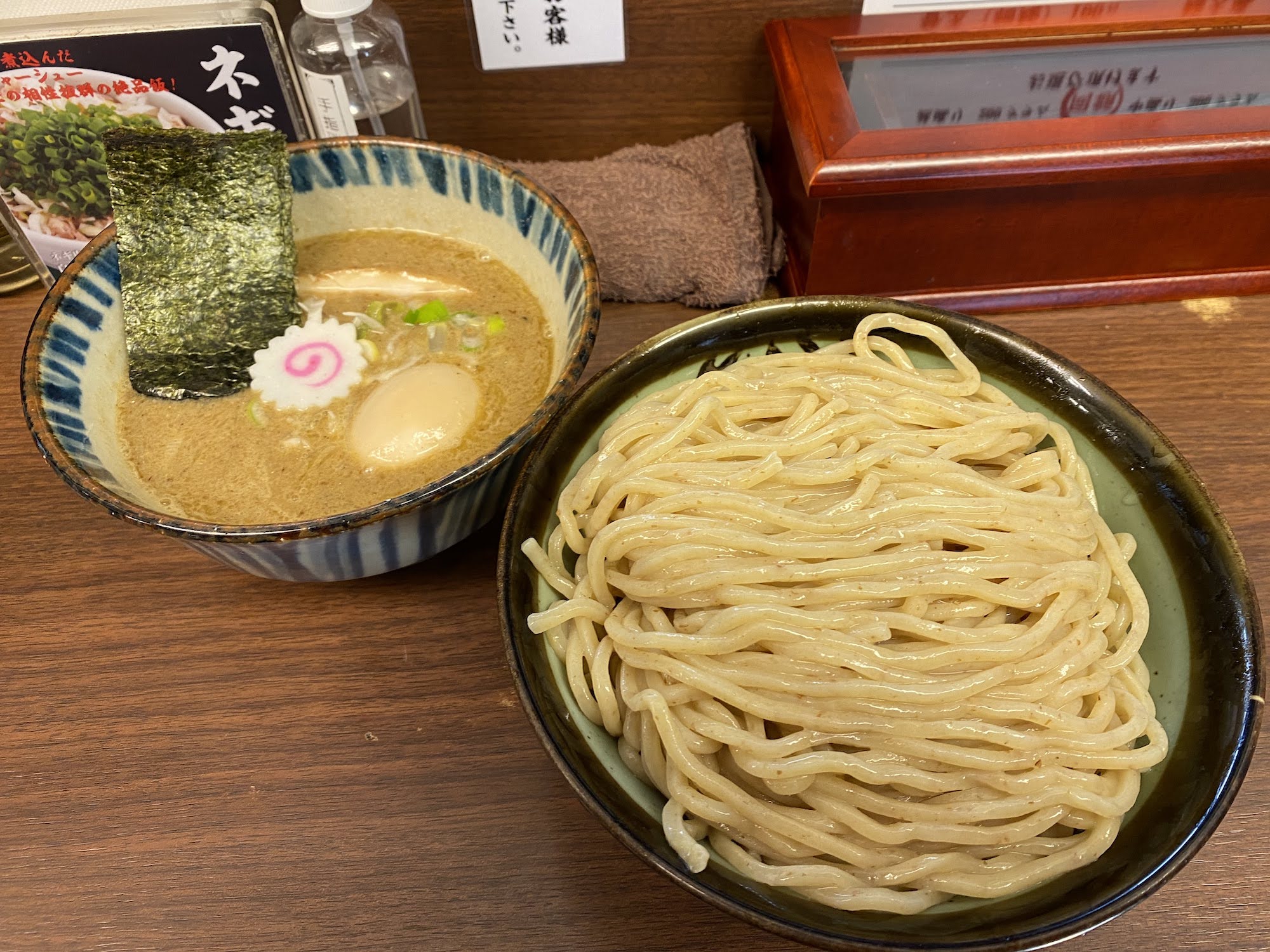 川崎の行列店「つけめん三三㐂」が放つ濃厚煮干しの真価と評判