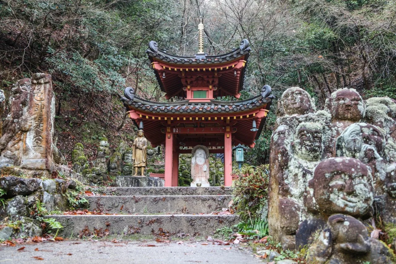 愛宕念仏寺の1200体羅漢はなぜ笑顔？歴史の真相と嵐山からの行き方