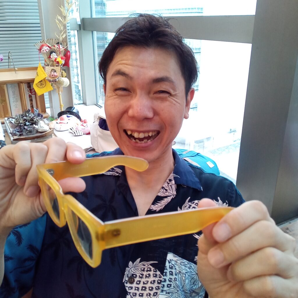 笑福亭笑瓶の黄色メガネ！愛用ブランド特定と誕生秘話を徹底解説