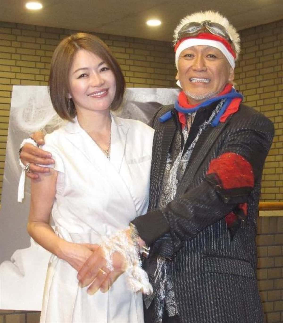 玉置浩二の現在の配偶者は青田典子！歴代妻との離婚理由と夫婦の絆