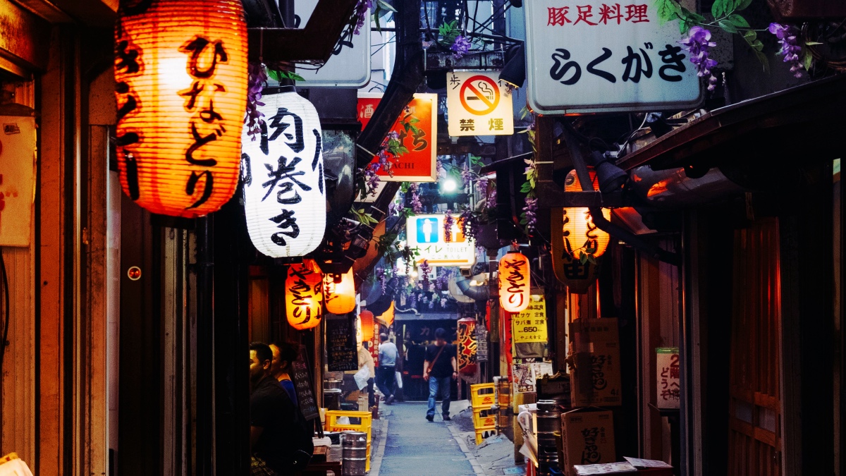 新宿思い出横丁の真価2026｜名店巡礼と暗黙ルールの全貌