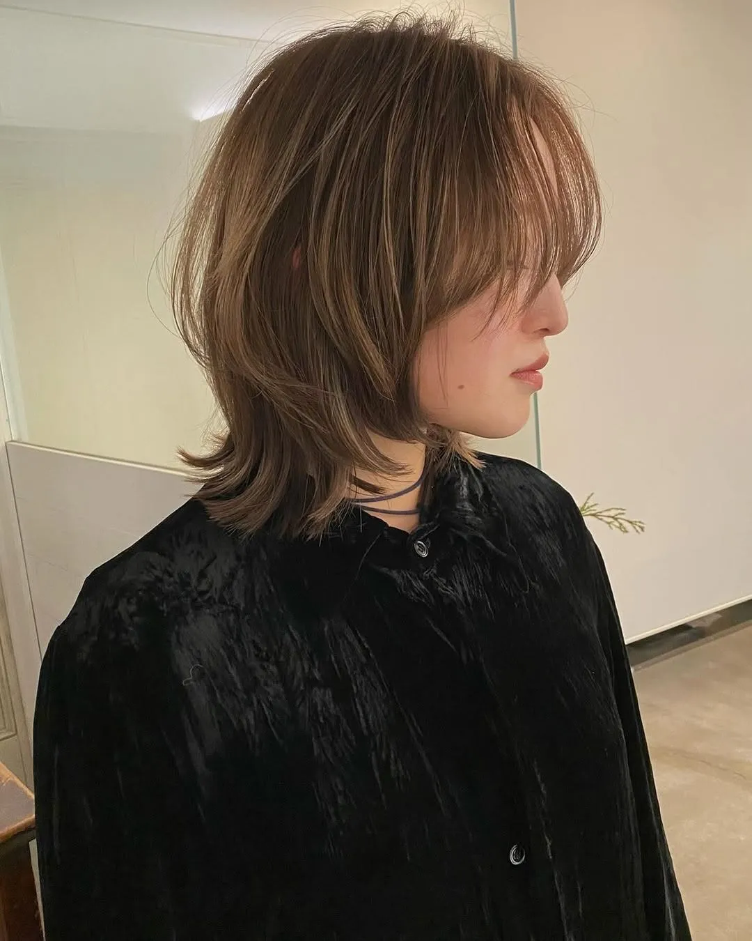 ウルフカットミディアム2026｜大人女子が垢抜ける小顔の法則