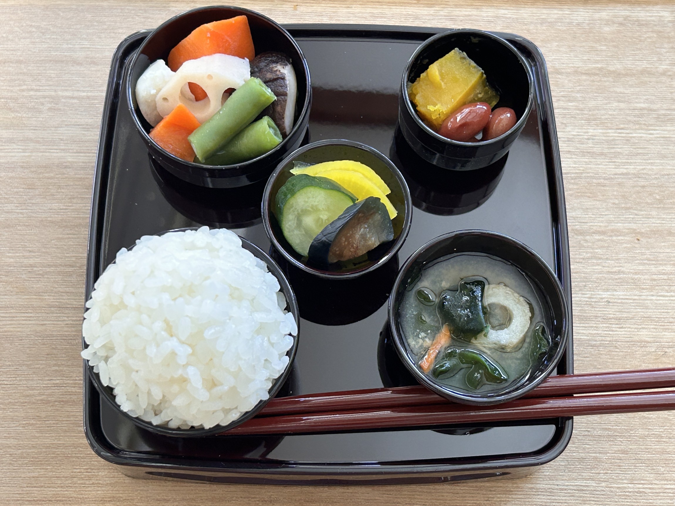 お盆のお供え料理とNg食材｜精霊膳の献立・宗派別の並べ方まで徹底解説