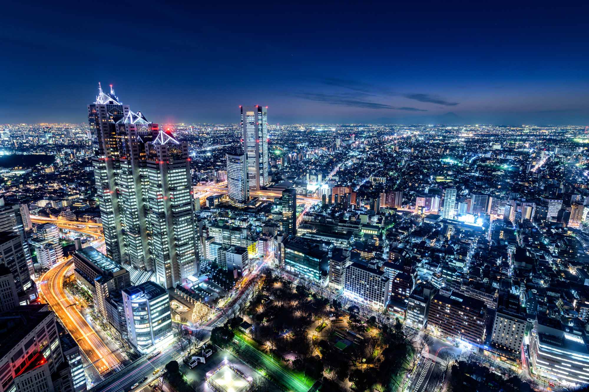 【2026最新】都庁展望台は本当に無料？南と北の違いや夜景・予約を徹底解説