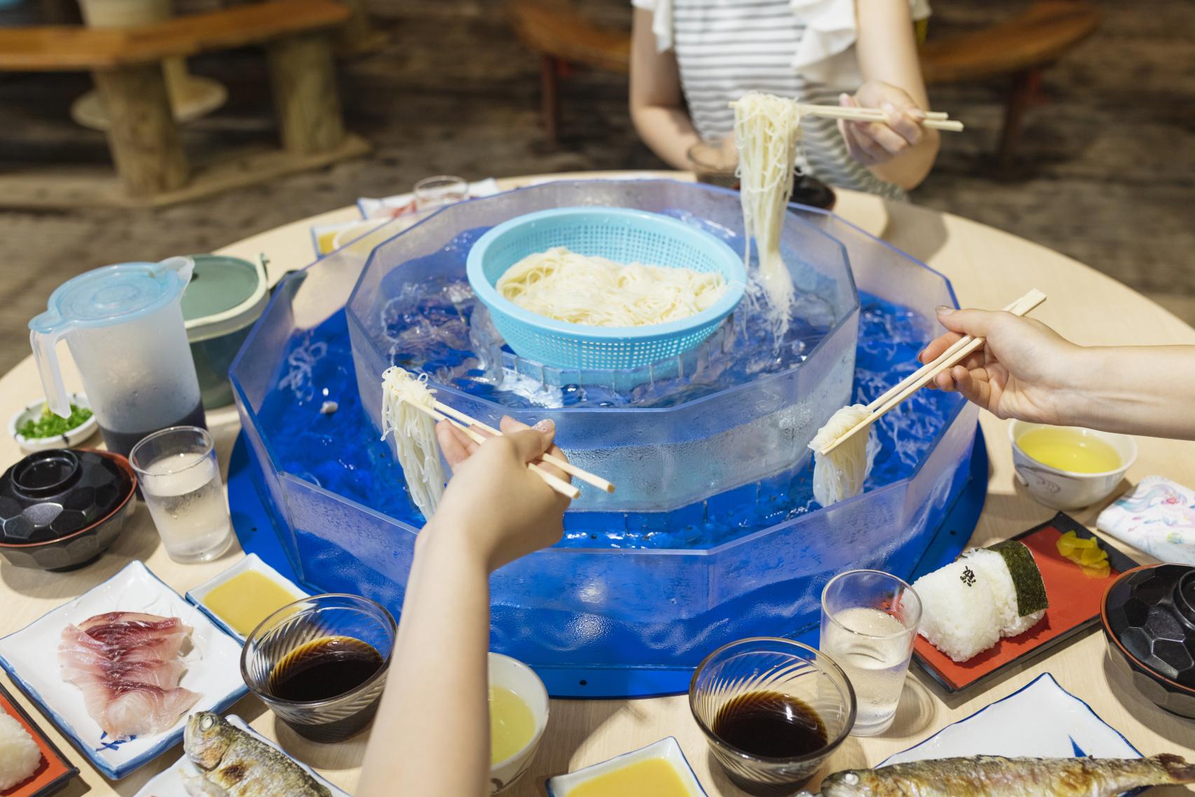 鹿児島の流しそうめんはなぜ回る？唐船峡の秘密と名店を徹底検証