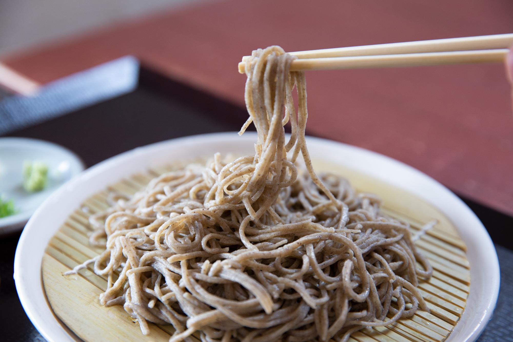 そば処一庵の行列理由を徹底解剖！名物肉そばと混雑回避術