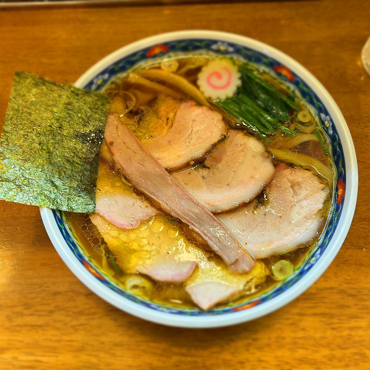 手打中華特札堂の全貌！とら直系の絶品麺と行列・攻略法徹底解剖