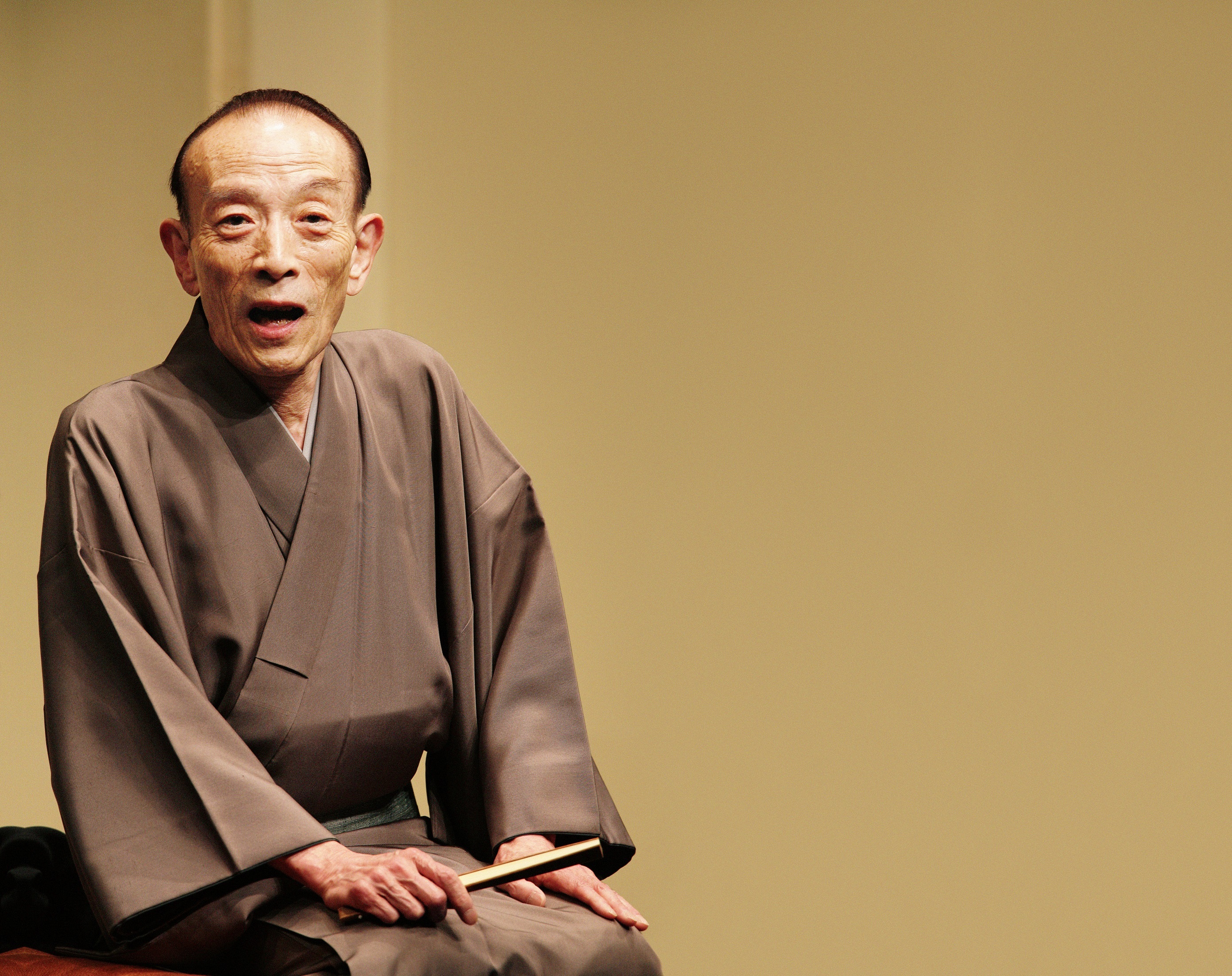桂歌丸師匠の伝説と円楽との絆！笑点降板の真相と今なお輝く名言集