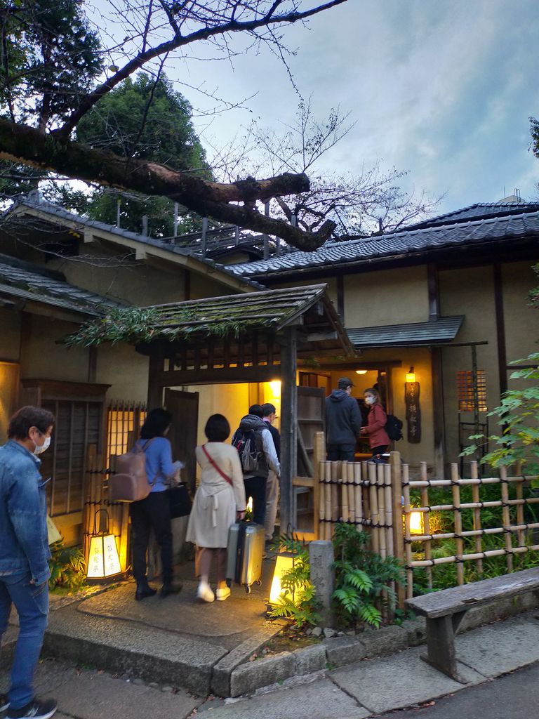 上野「韻松亭」予約殺到の真相｜名物ランチの評判と個室の真価を解剖