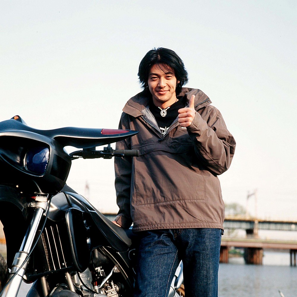 仮面ライダークウガ俳優の現在！オダギリジョー黒歴史説の真相を追う