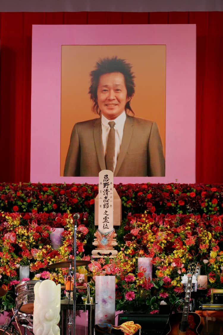 忌野清志郎の葬儀「青山ロックンロールショー」涙の弔辞と出棺の真相