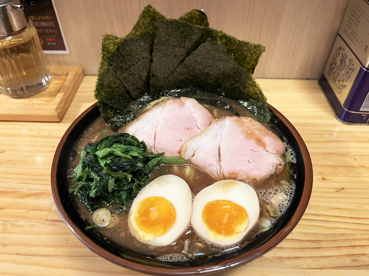 秋葉原ラーメンわいず完全攻略！濃厚豚骨醤油の魅力と並び方解説
