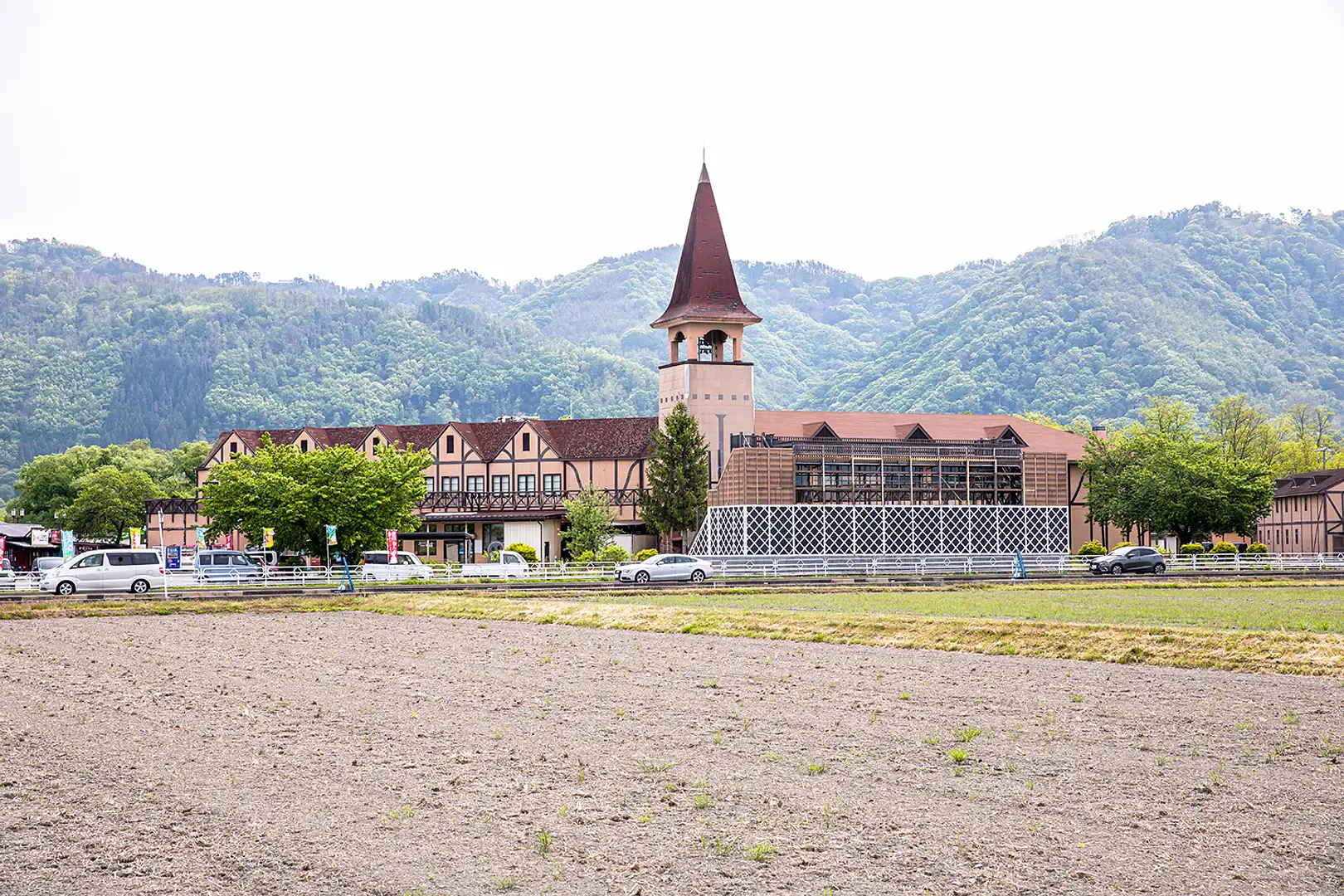 安曇野スイス村ハイジの里が人気の理由とは？限定グルメから混雑回避まで完全攻略