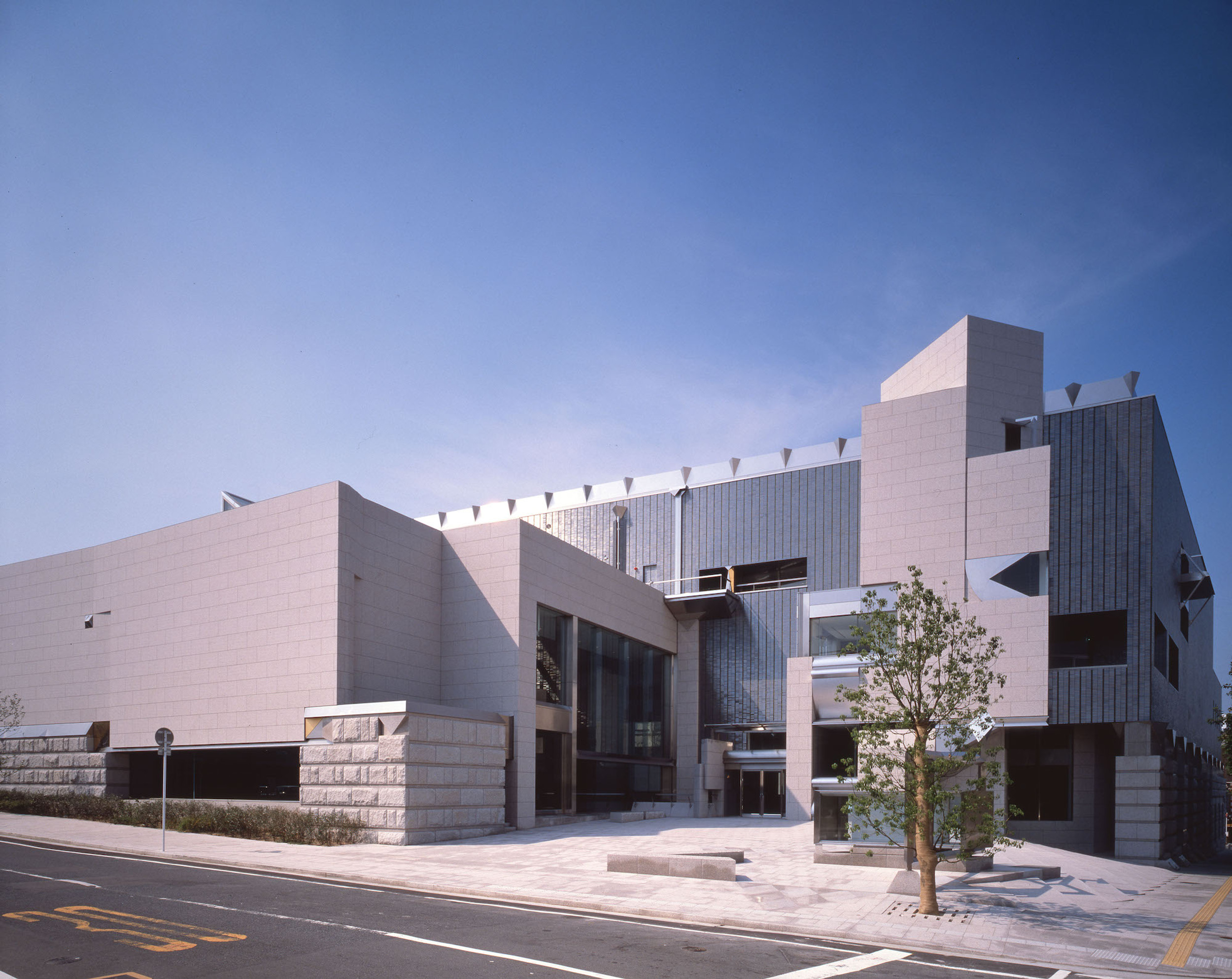 岡山県立美術館へ行くべき決定打とは？2026年最新展示と攻略法