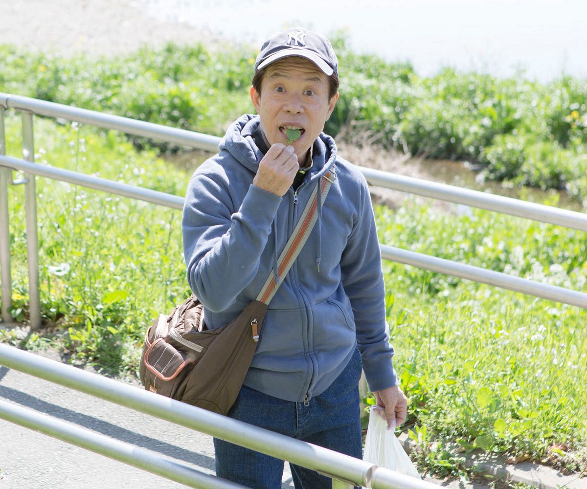 雑草食べる俳優は誰？岡本信人の驚きの真相と現在の活動に迫る