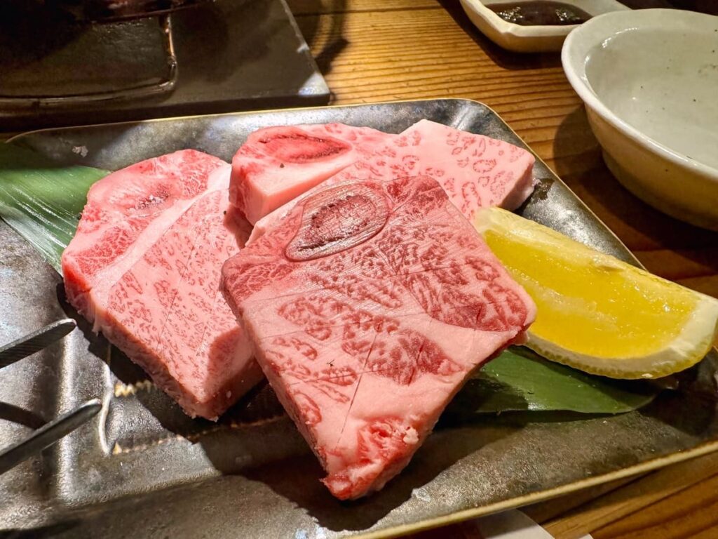 焼肉万両が予約困難な真の理由！名物メニューと店舗比較を総括