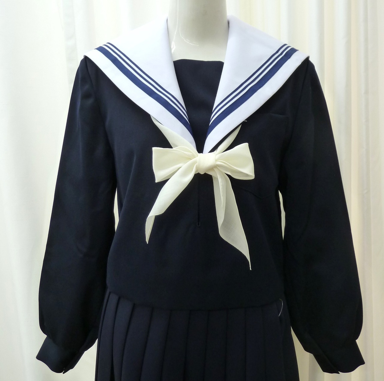 セーラー服の襟カバーが必要な本当の理由３つと正しい付け方を徹底解説