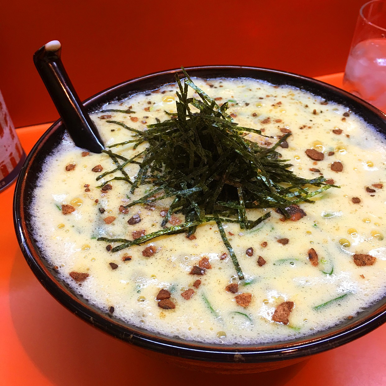 栄もっこすの深夜行列はなぜ？名物熊本ラーメンと2026年最新実態