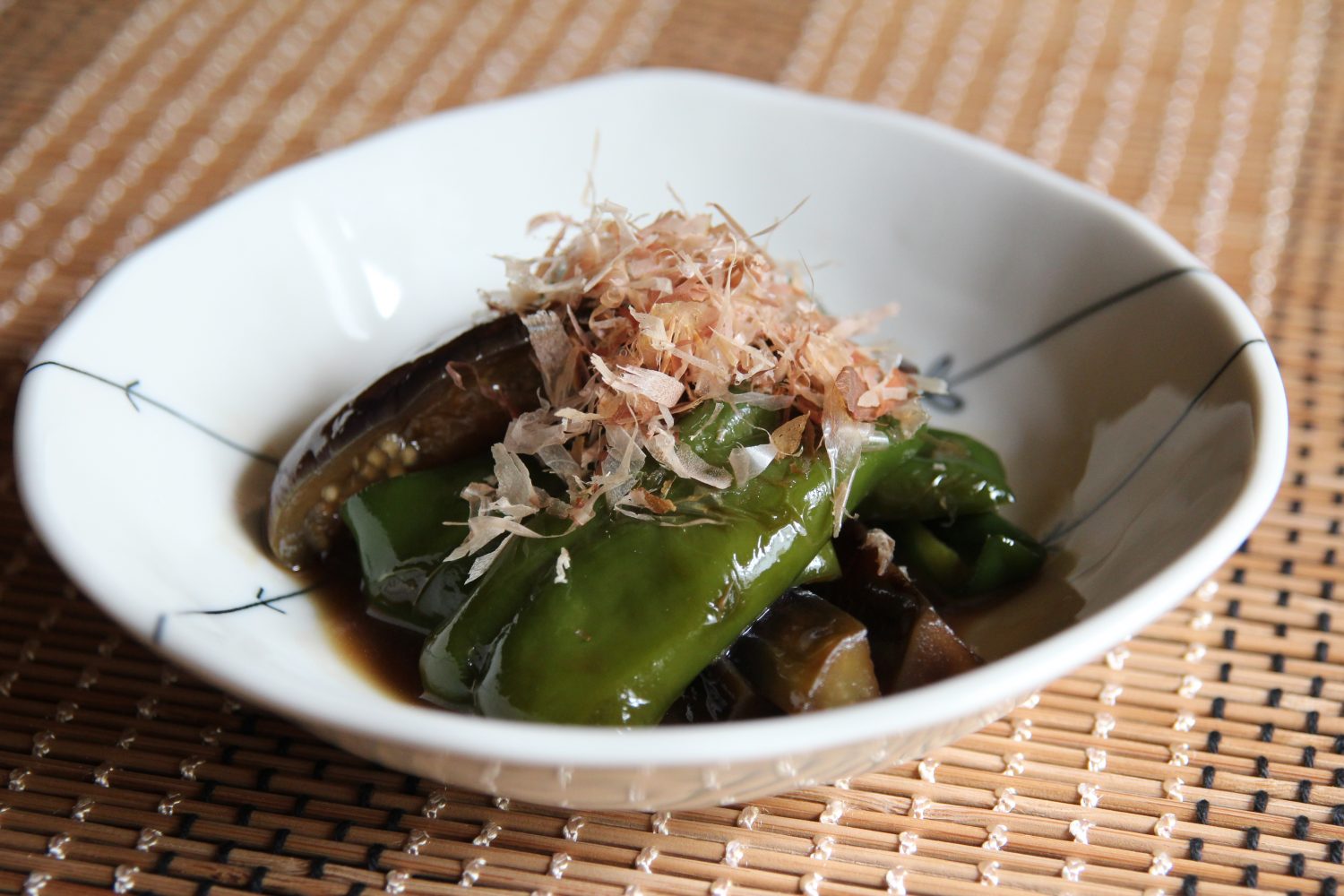 茄子とピーマンの煮浸し極上レシピ！色止めと味染みのプロ技を徹底解明