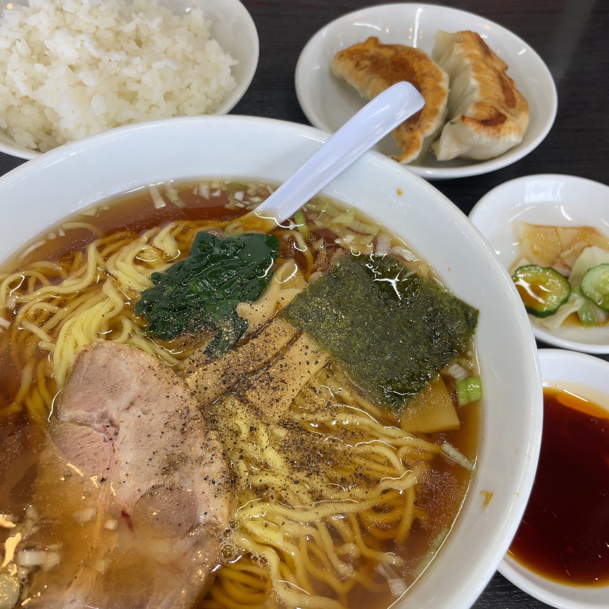 南京亭国立店の魅力徹底解剖！24時間営業と名物餃子の評判を検証
