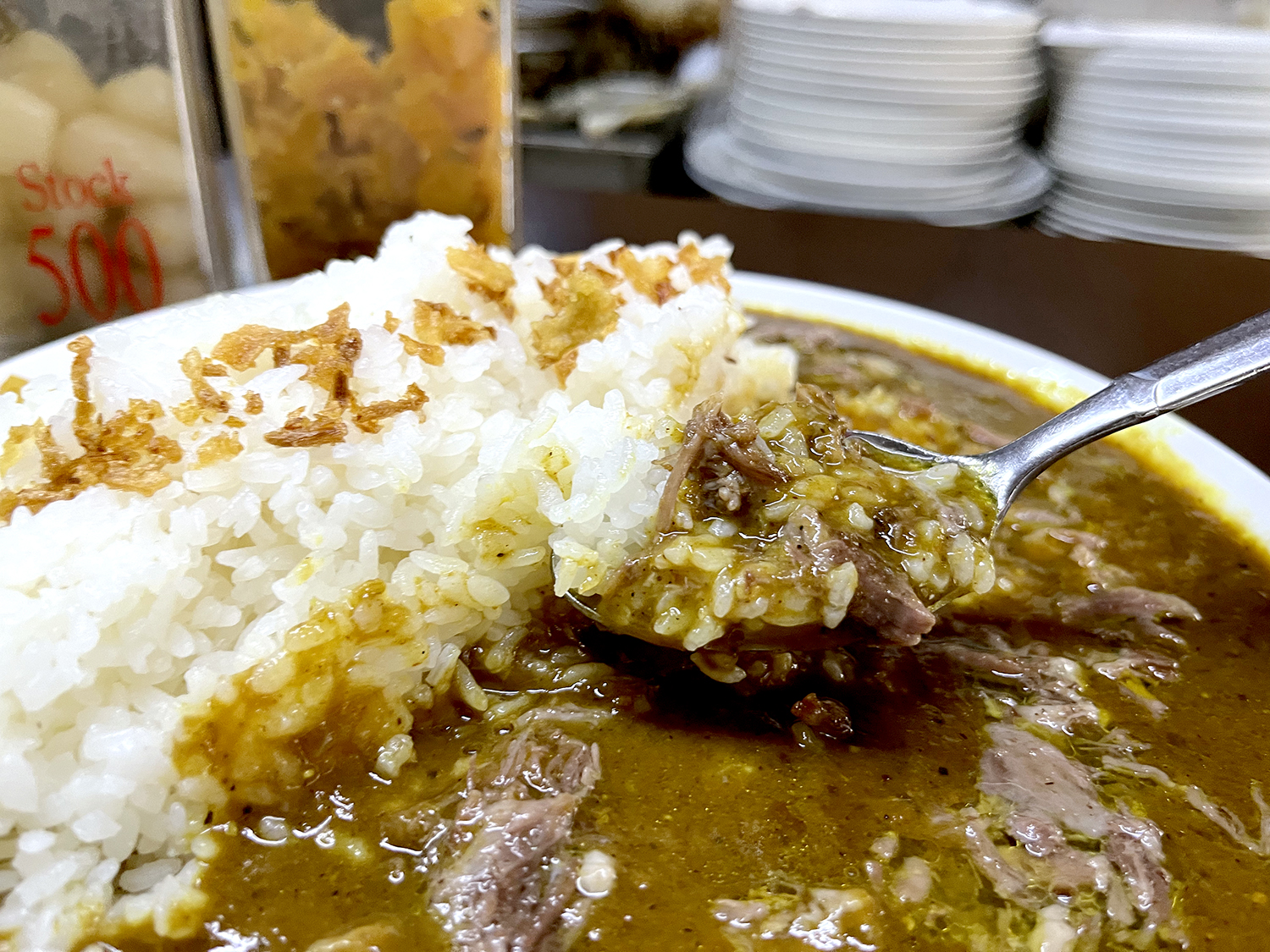 大久保「小さなカレー家」牛すじカレーの魅力解剖！味の評判と混雑攻略