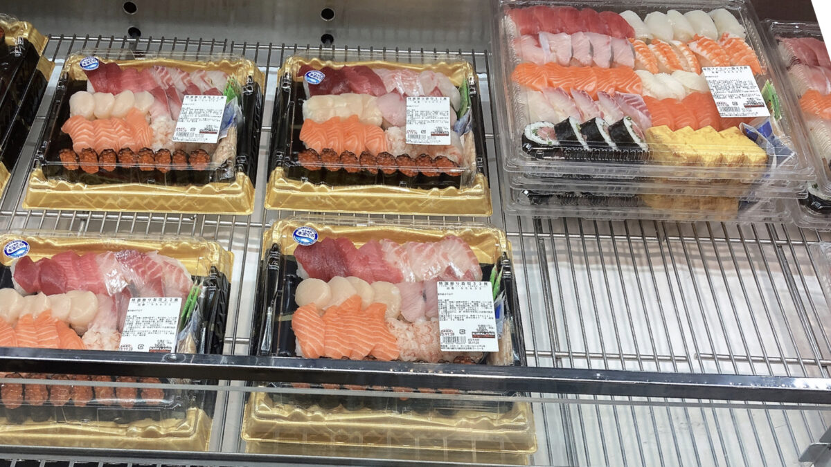 【2026最新】コストコ寿司の値段一覧！値上げの真相とコスパを現場検証