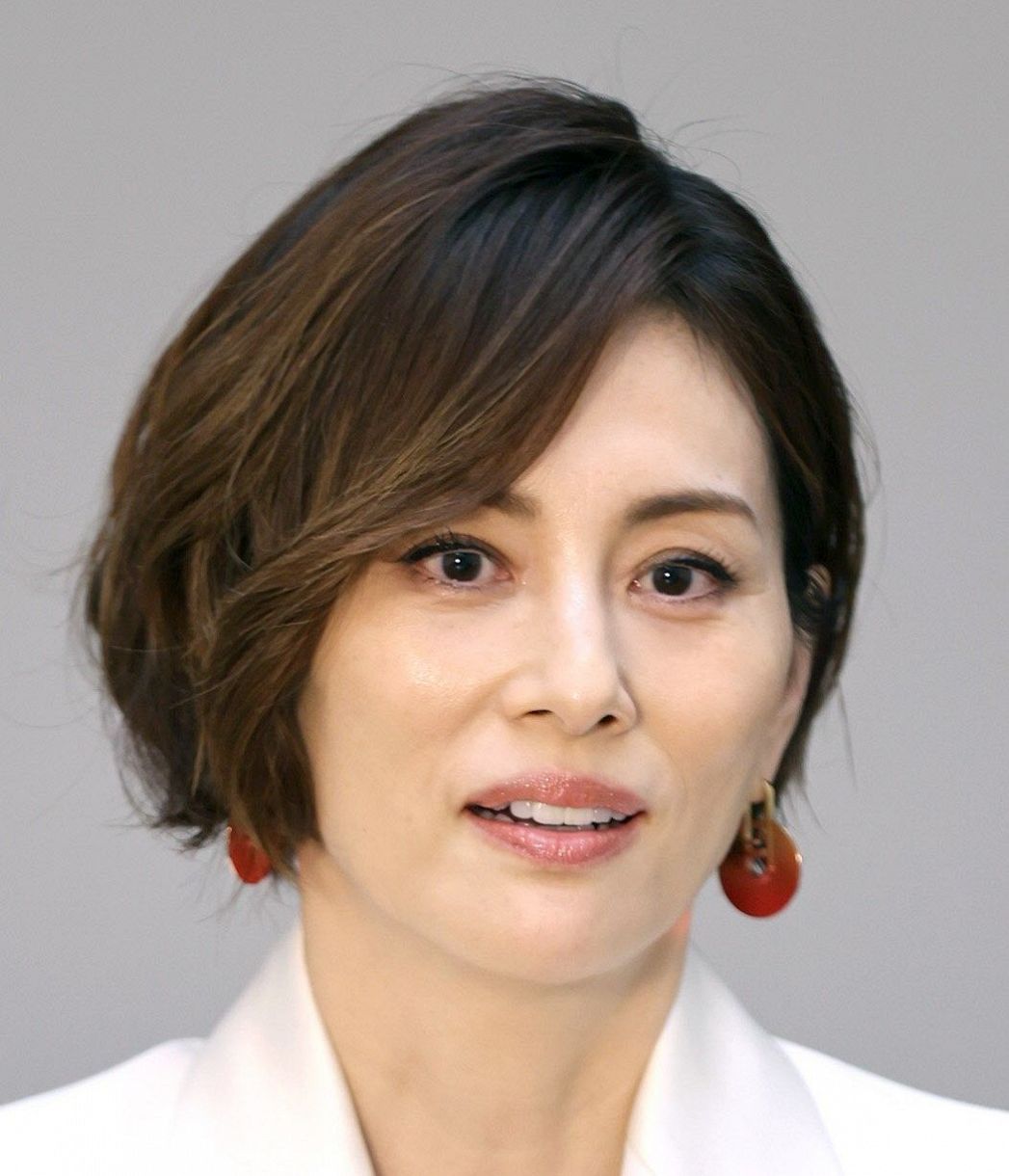 米倉涼子の衣装ハプニング噂の真相｜授賞式大胆ドレスと抜群スタイルの真実