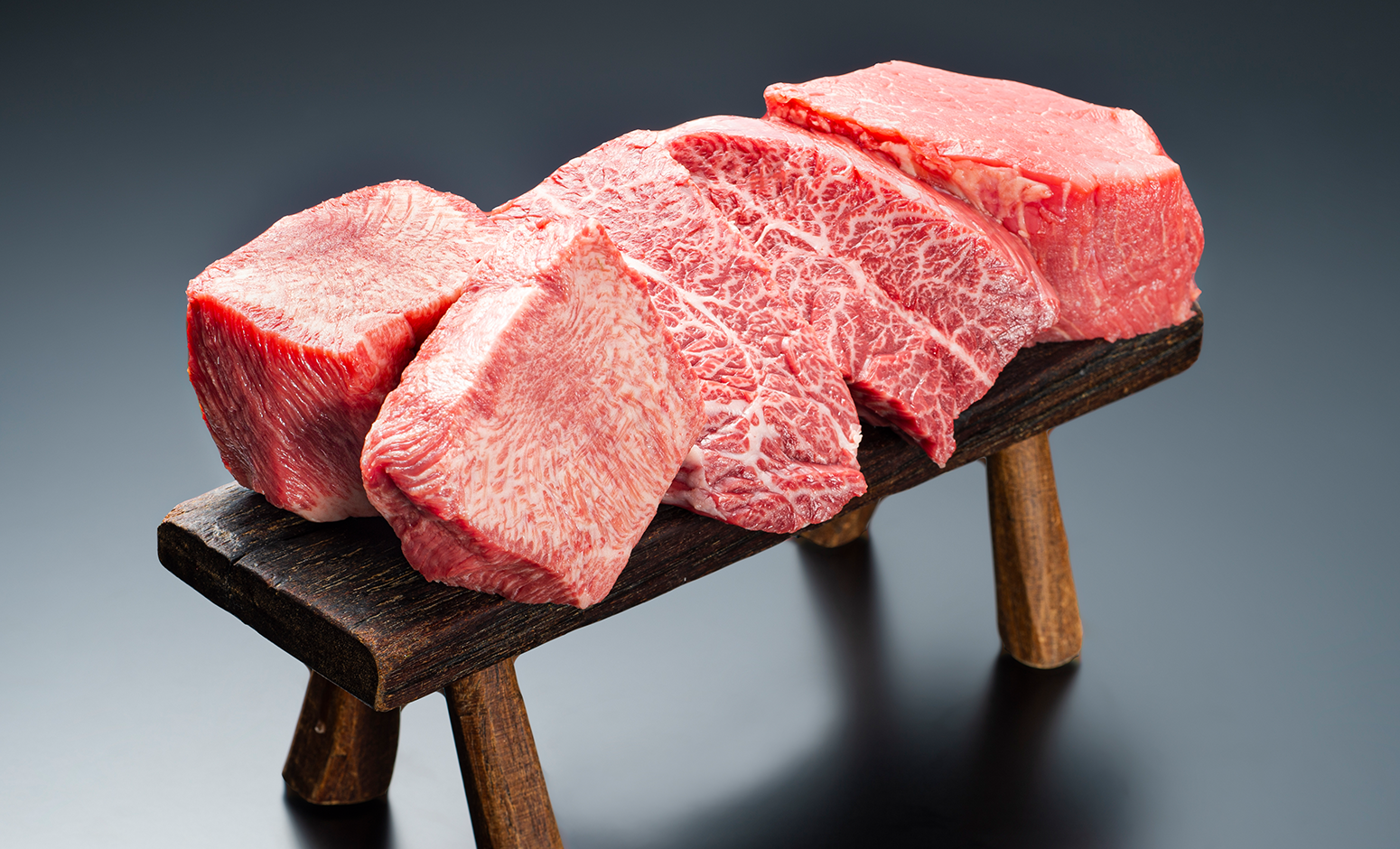焼肉ここからの名物「伝説盛り」の真相！口コミ評判と予約攻略2026