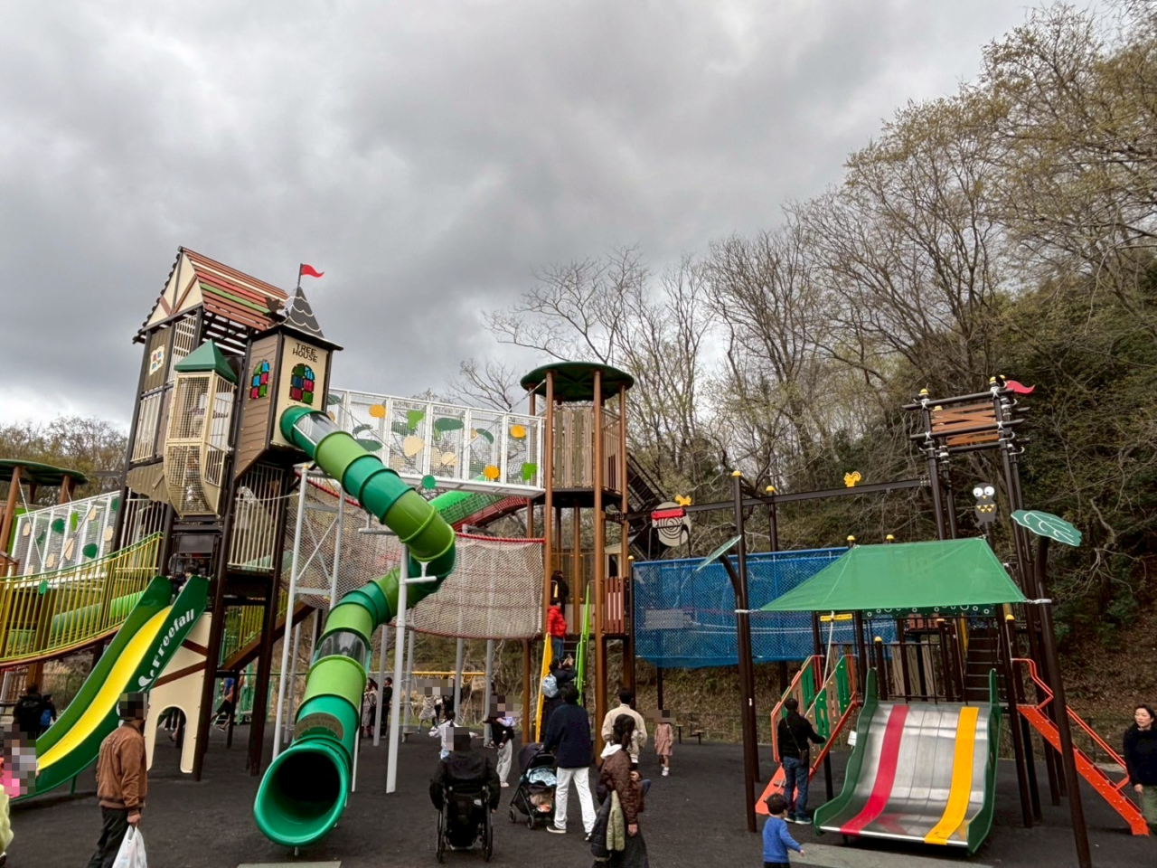 厚木市荻野運動公園の真価と混雑回避術！遊具からプールまで徹底解剖