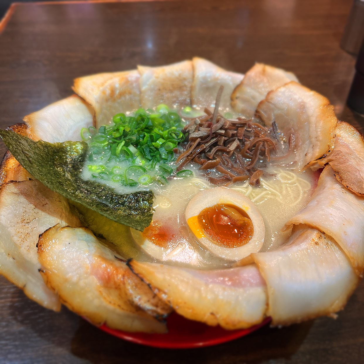 北九州豚骨の頂点「石田一龍 本店」濃厚スープと行列攻略の全貌