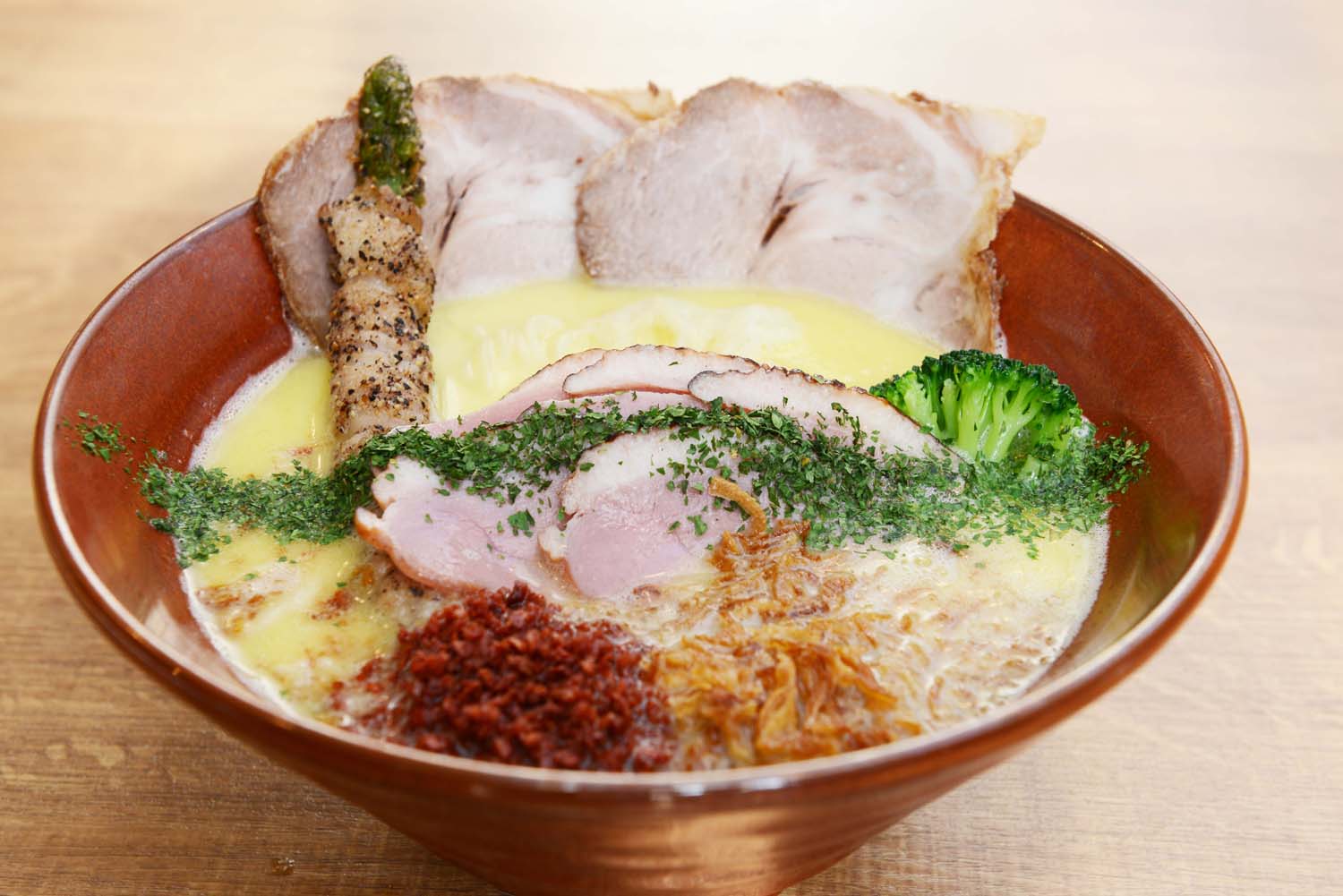 麺巧 潮の絶品白湯そばはなぜ人気？淡路町本店の魅力と混雑の真相